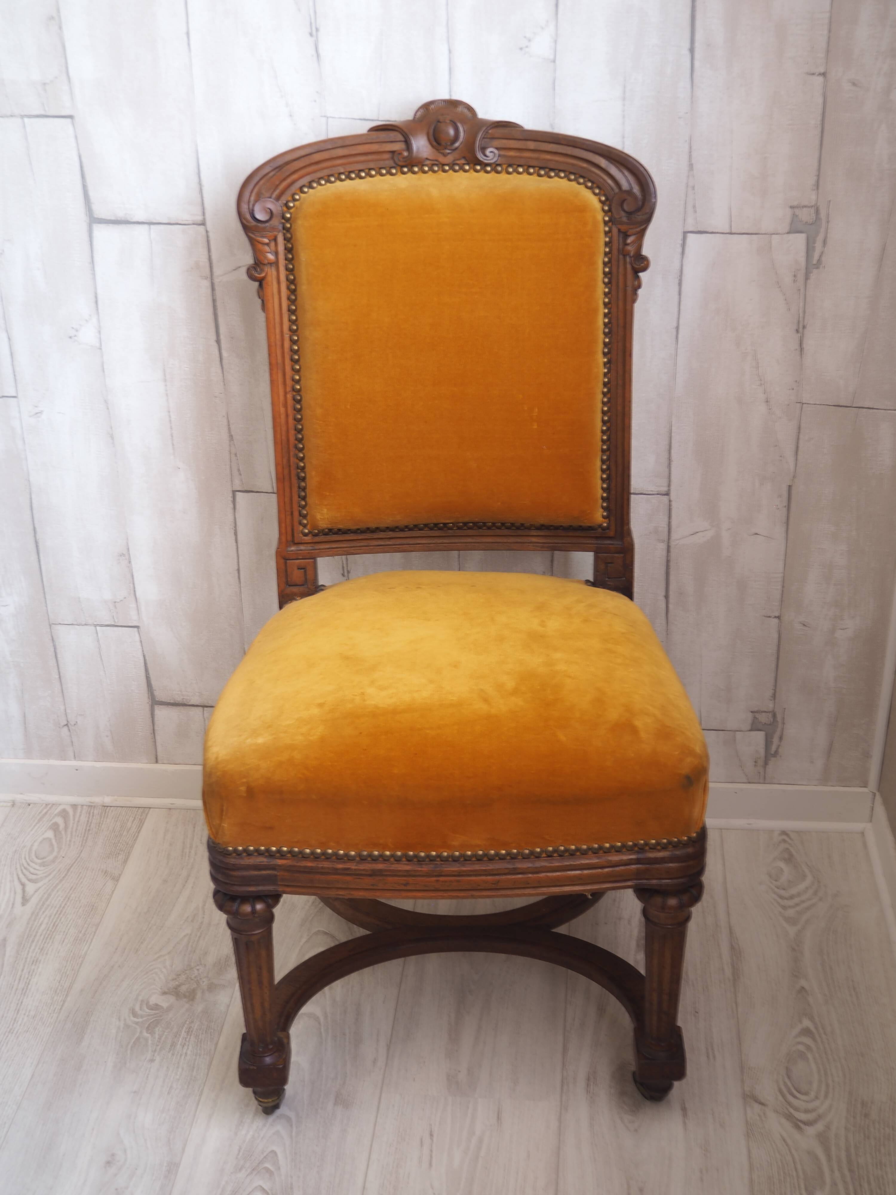 Antique Regency Style padded chair - Wooden structure and horsehair padding - Mustard color