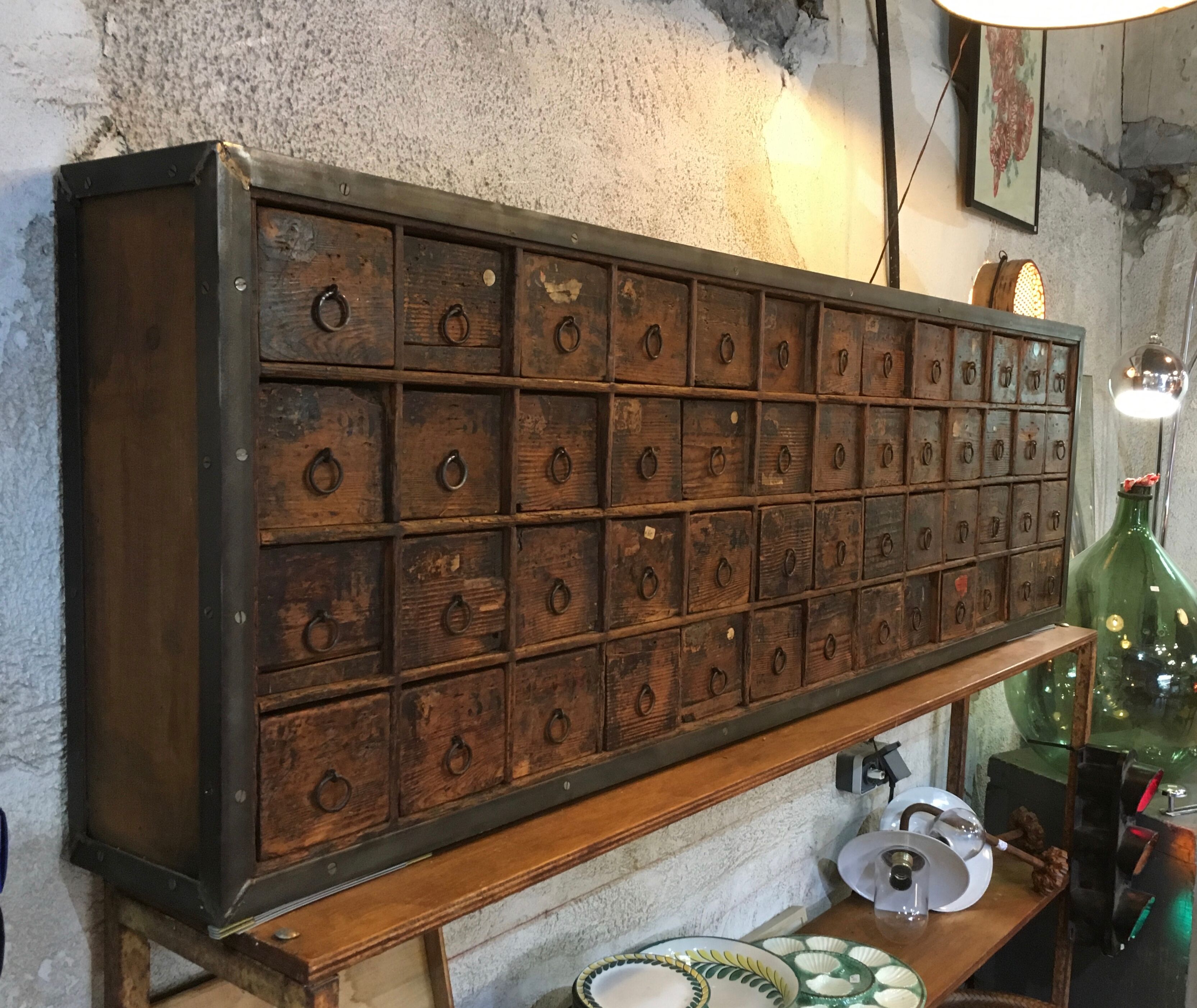 Meuble à tiroirs