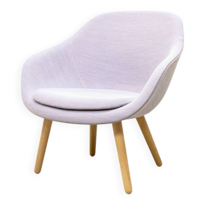 Fauteuil HAY AAL 82 en tissu mauve piètement chêne