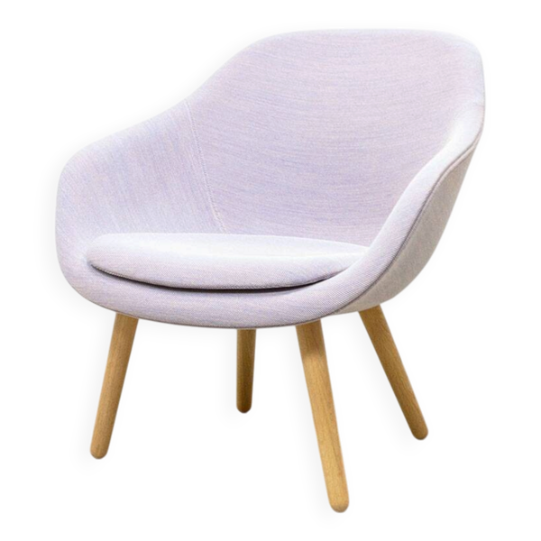 Fauteuil HAY AAL 82 en tissu mauve piètement chêne