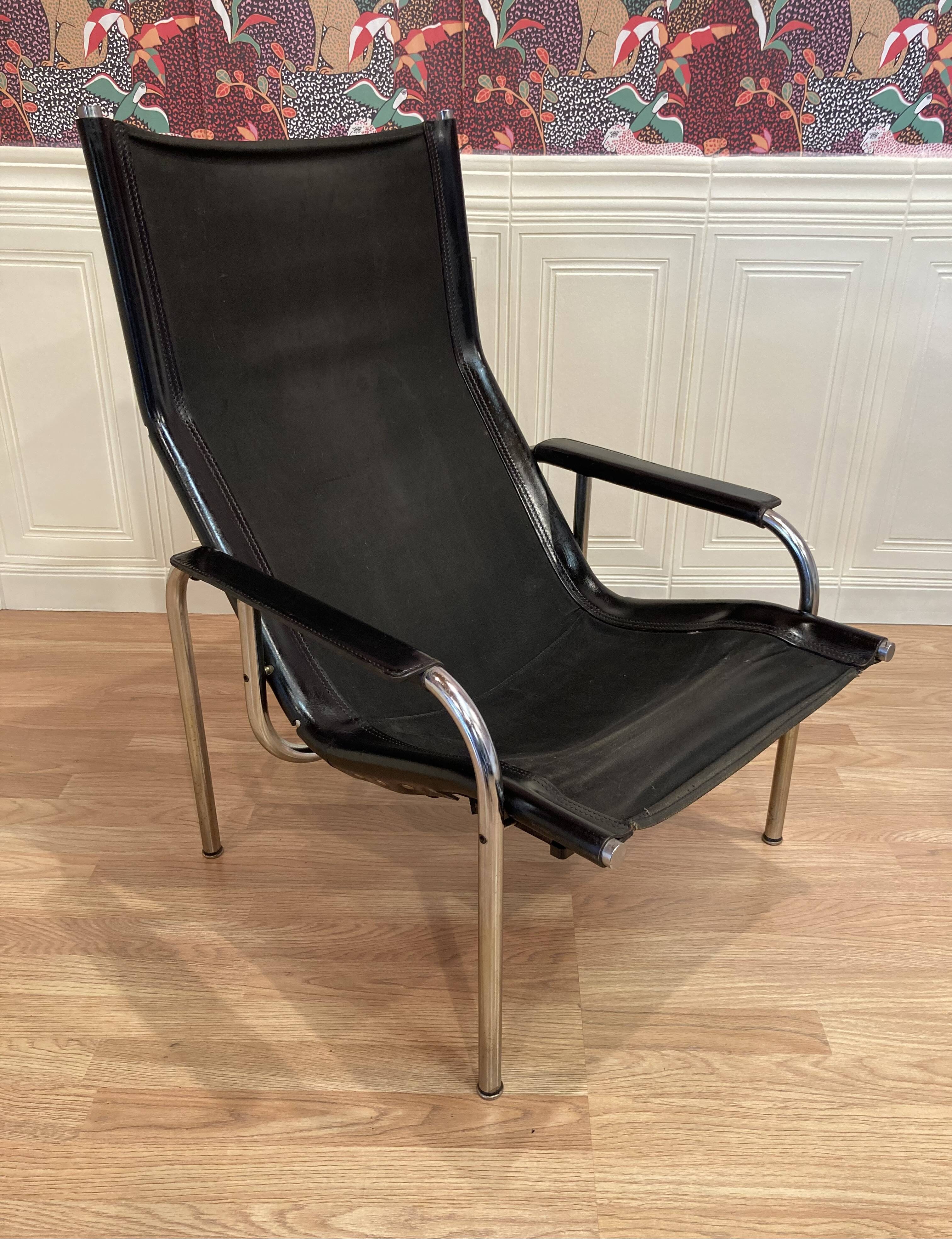 Black leather reclining lounge chair, "Hans Eichenberger" design, 1960.