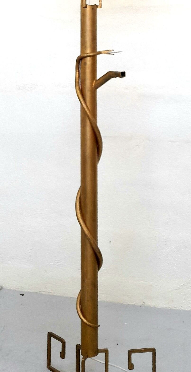 Floor lamp in hammered brass and gilded metal with reptilian decoration - Vintage from the 4s to