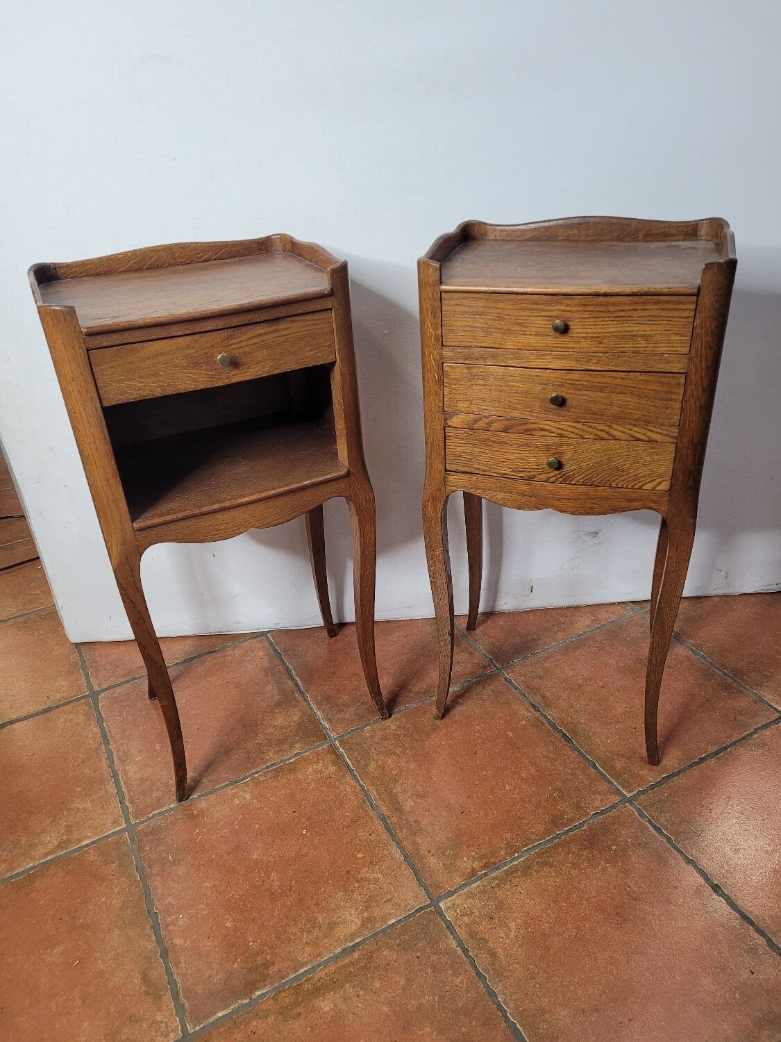 Paire de chevets style Louis XV en chêne