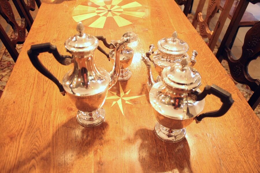 Table foot in x, top branded rosace and rose of winds