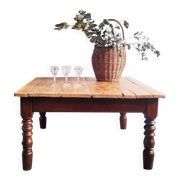 Wooden coffee table with turned legs