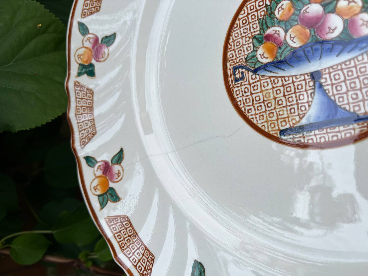 Plat et assiettes art deco, Longwy - décor Maurice