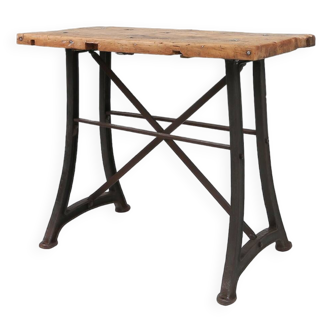 Table bistrot industrielle pieds en fonte et plateau en bois, Belgique ca. 1920