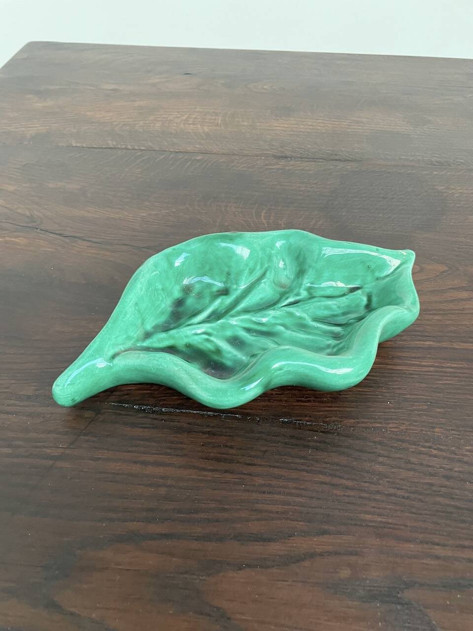 Plat feuille céramique verte