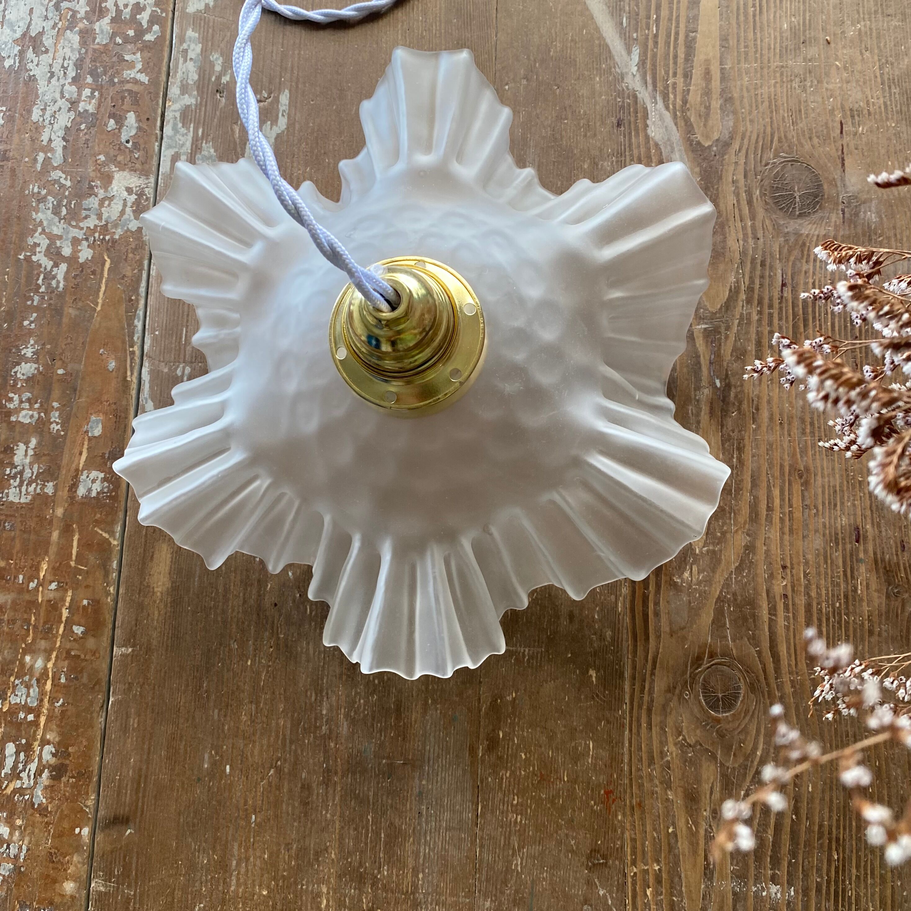 Suspension opaline flower