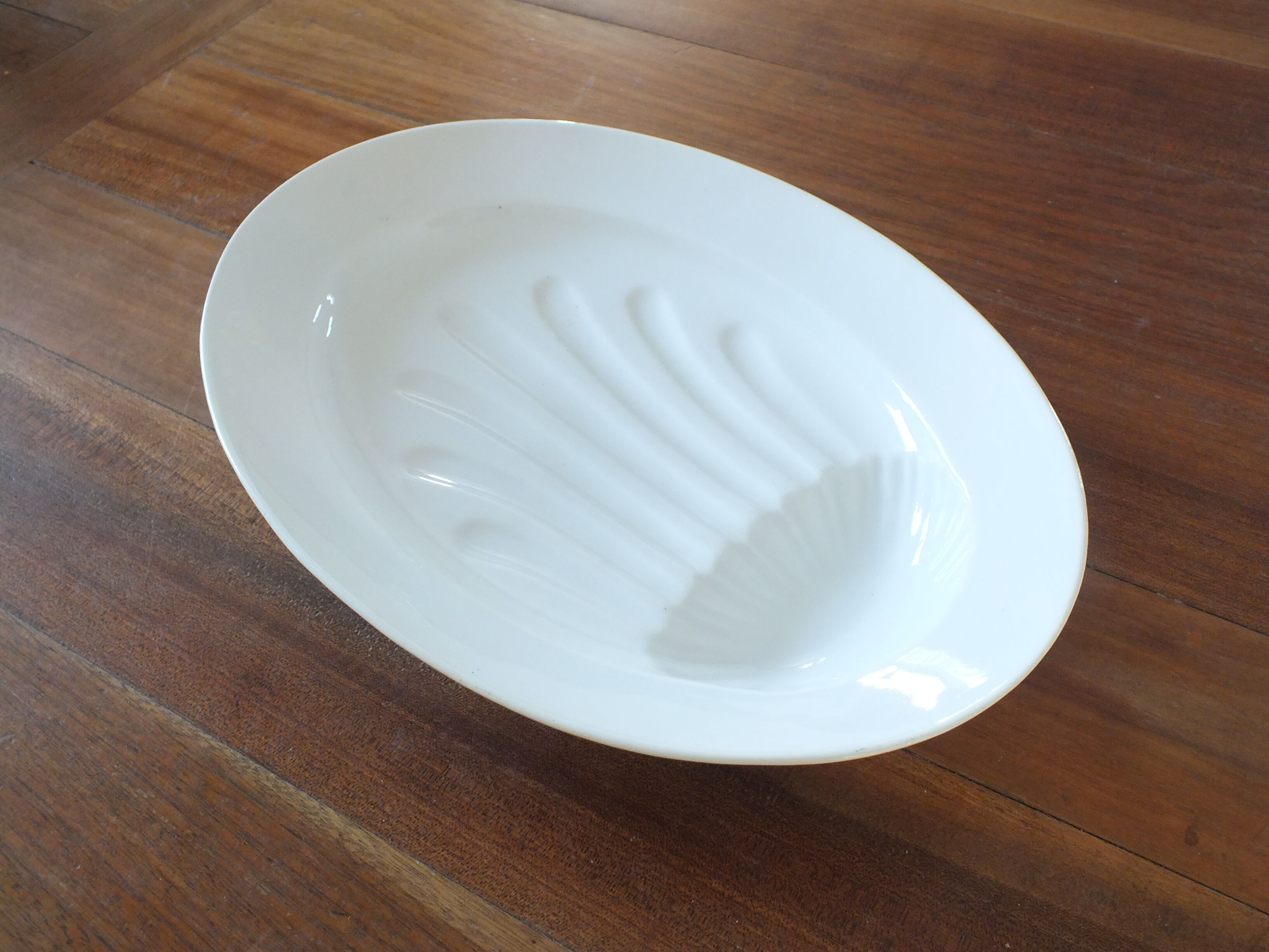 Large white porcelain meat dish from the 19th century