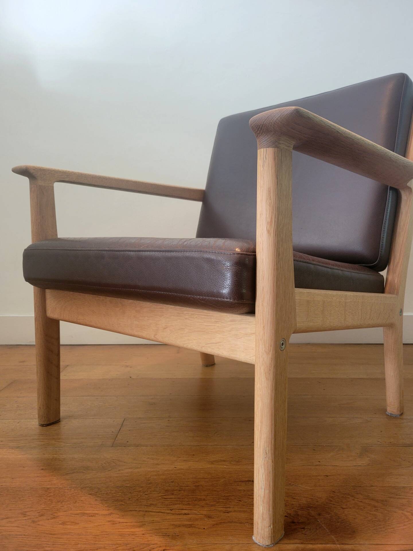 Vintage GE 256 armchair by Hans J. Wegner for Getama