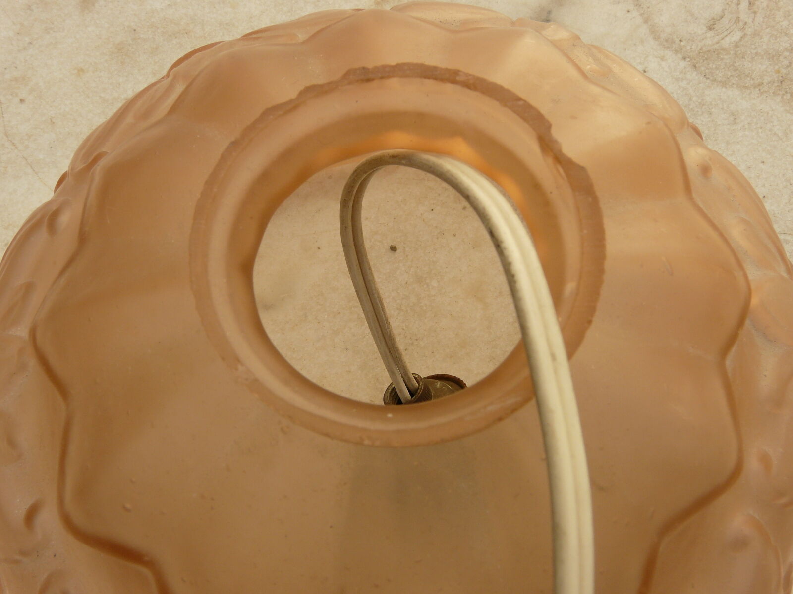 suspension  art déco en verre moulé