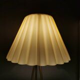 Lampe de table en laiton avec capot en verre plissé années 90