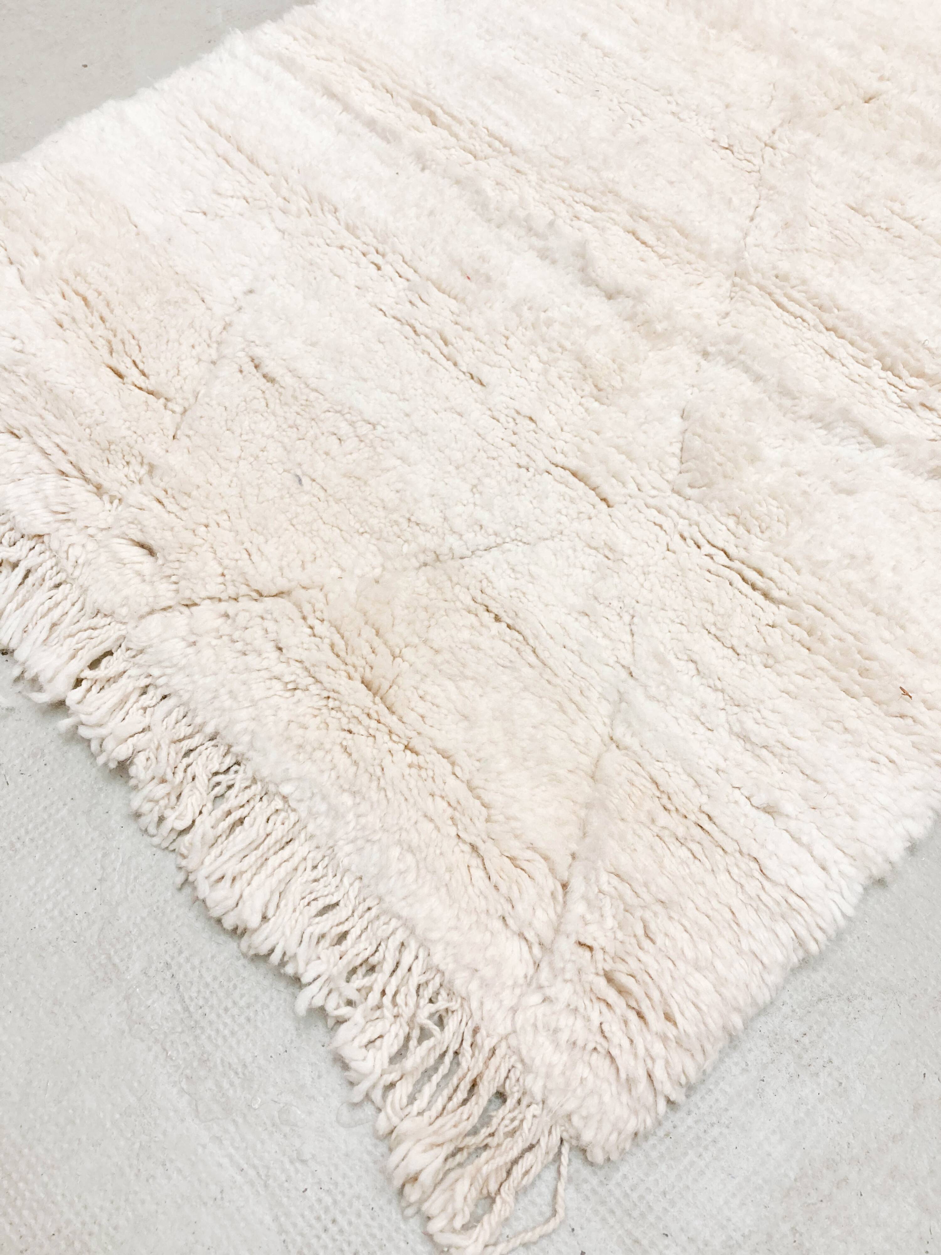 Beni Ouarain Moroccan Berber carpet with engraved diamonds 1.50x0.95m