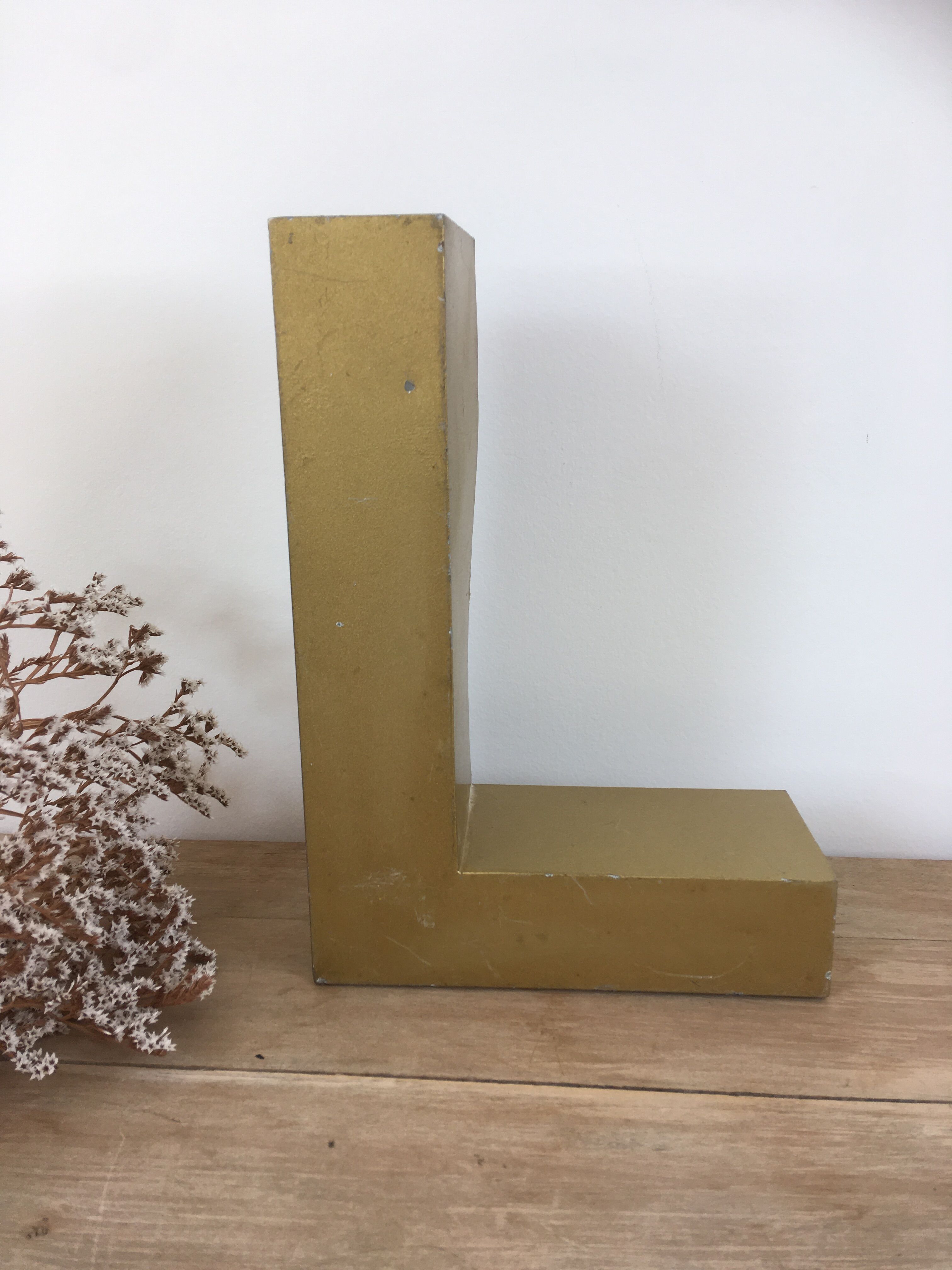 Golden vintage sign letter L