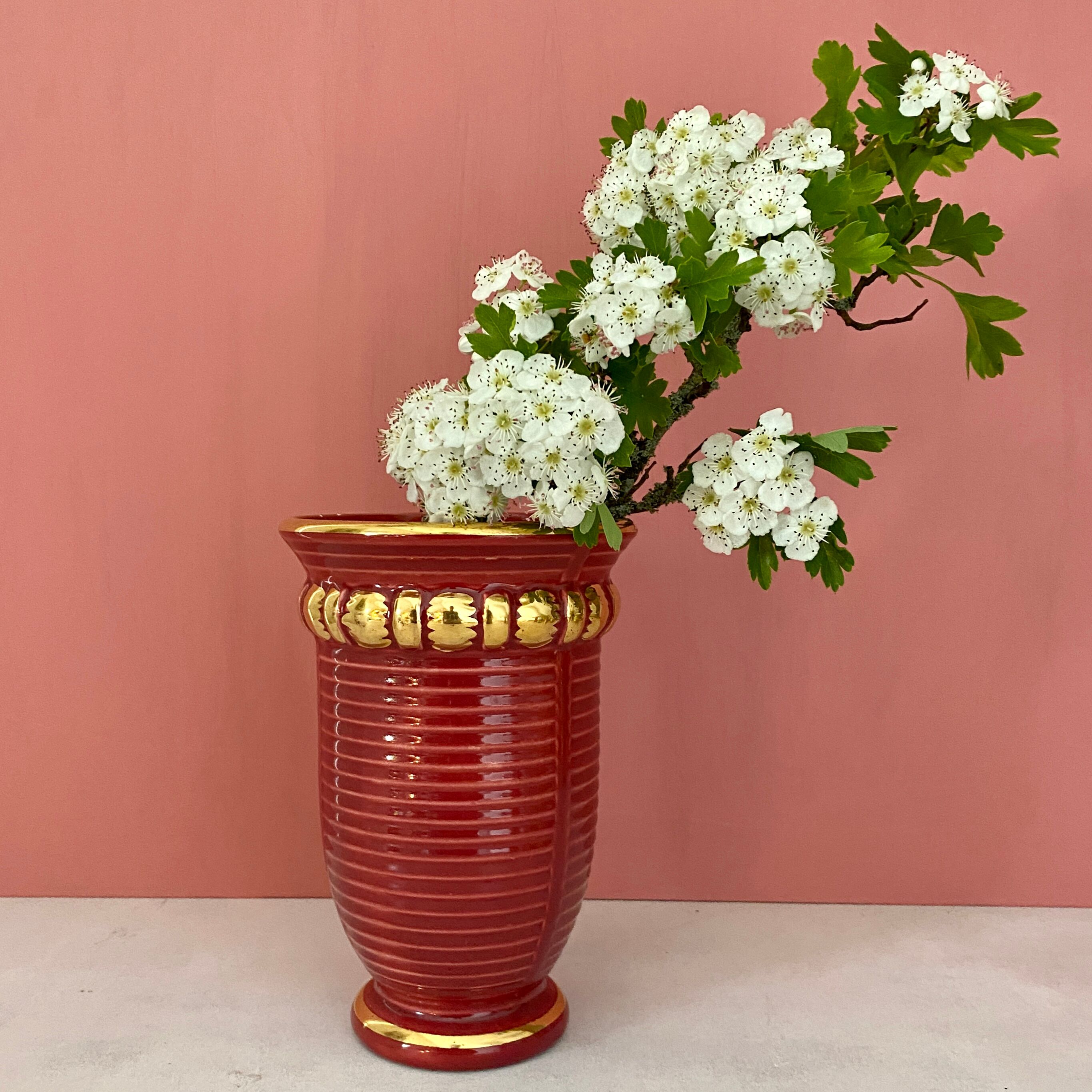 Vase vintage art déco en céramique rouge et dorée