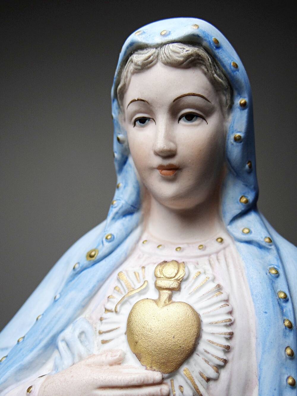 Grande Sainte Vierge au Sacré Coeur en biscuit polychrome ancienne