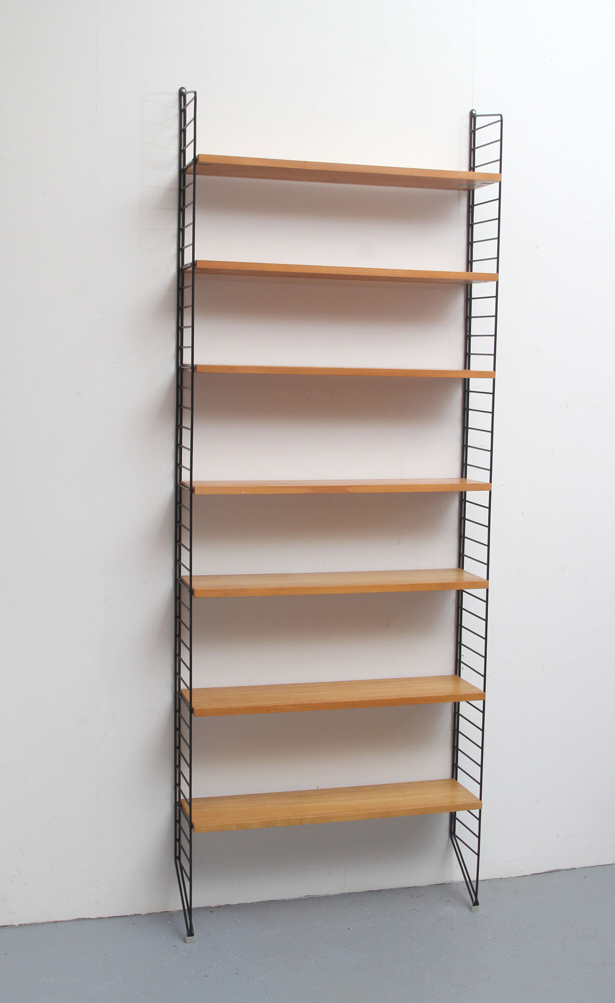 1960s wall uit in ash, nisse strinning for string