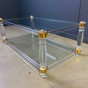 Table basse vintage en lucite et laiton, années 1970