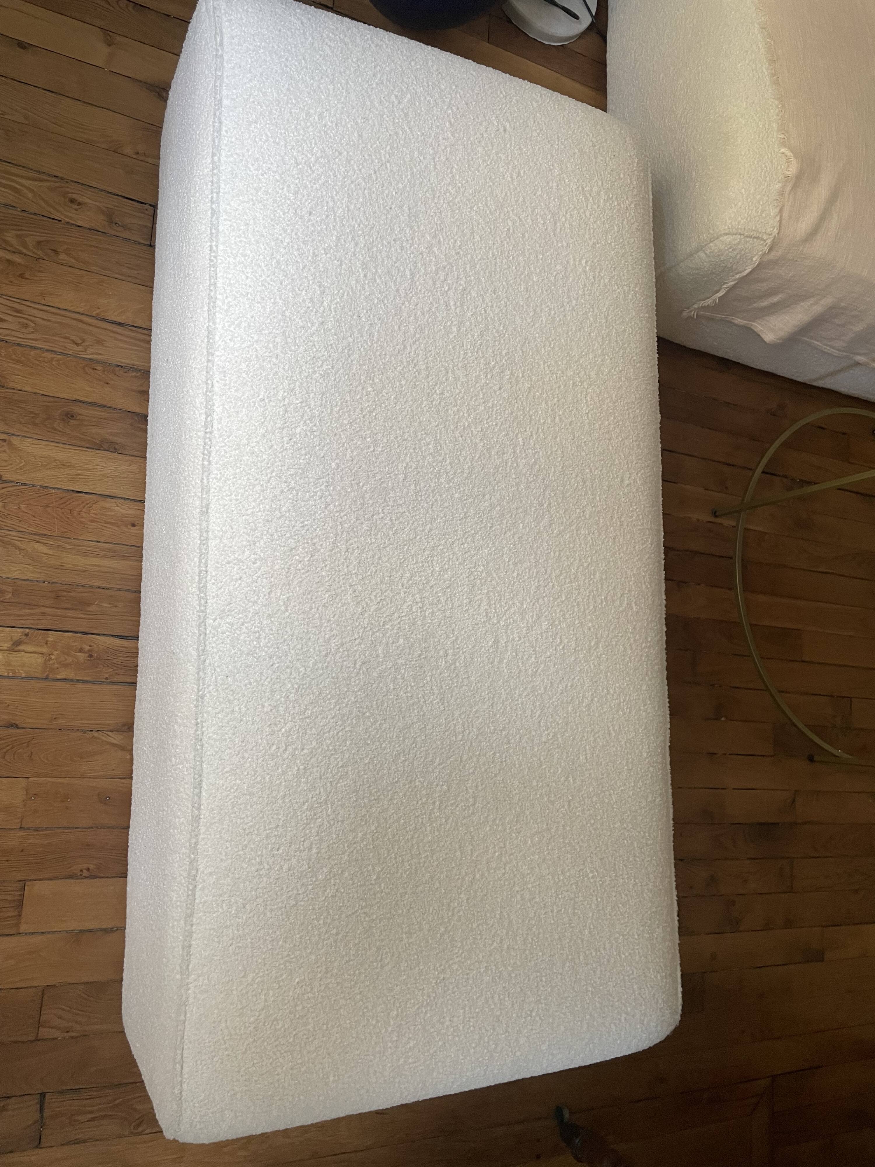 White boucle canapé Bobochic Paris + its bench