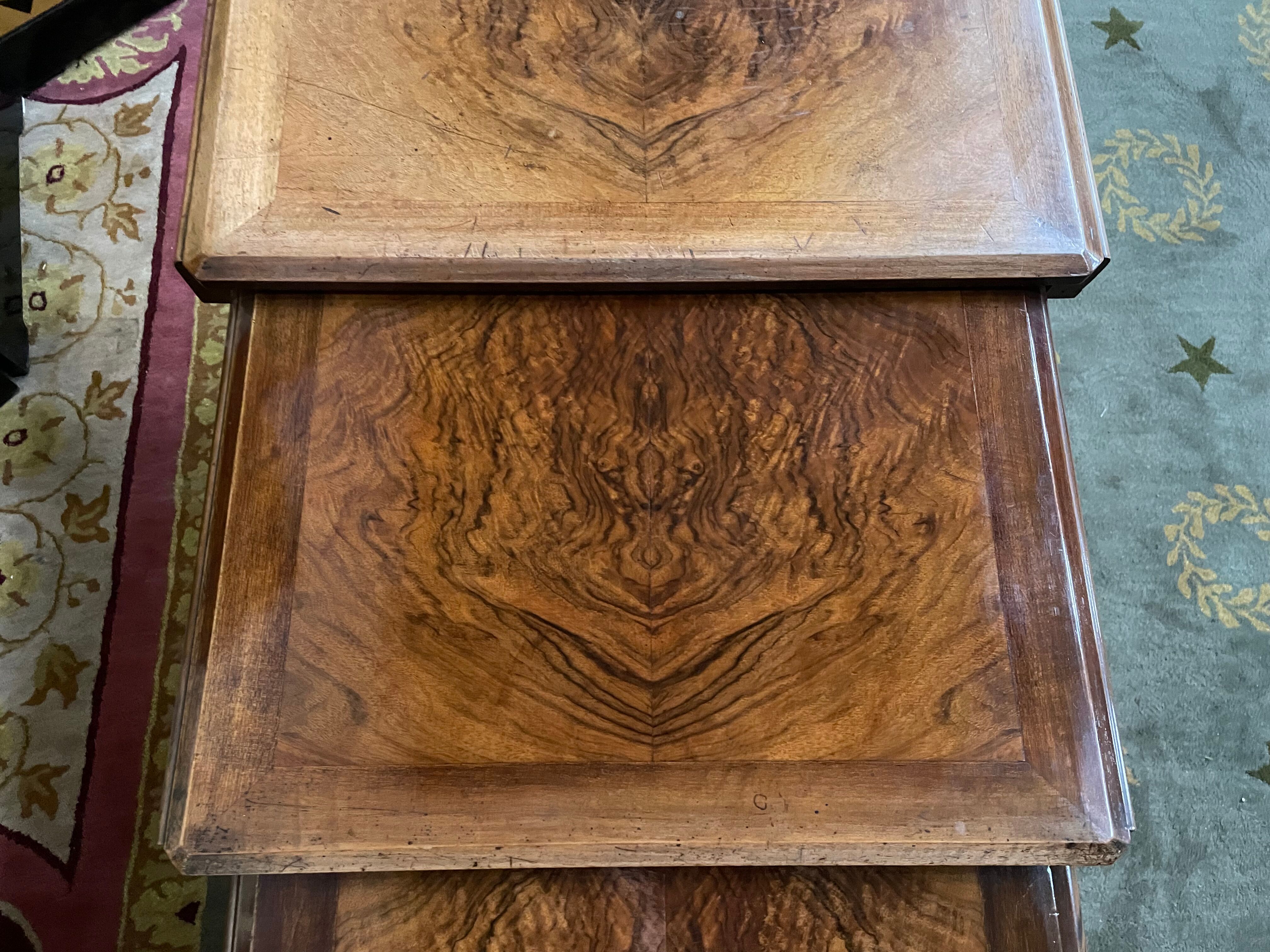 Pull-out tables Art Deco era