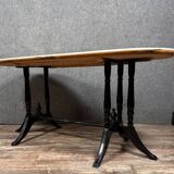 Angleterre XXeme : Grande table en marbre avec piètement laqué noir