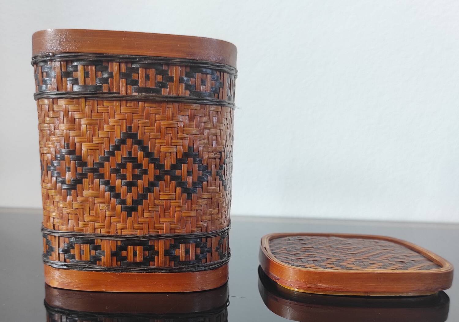 Vintage woven bamboo box - Artisanal Shanghai