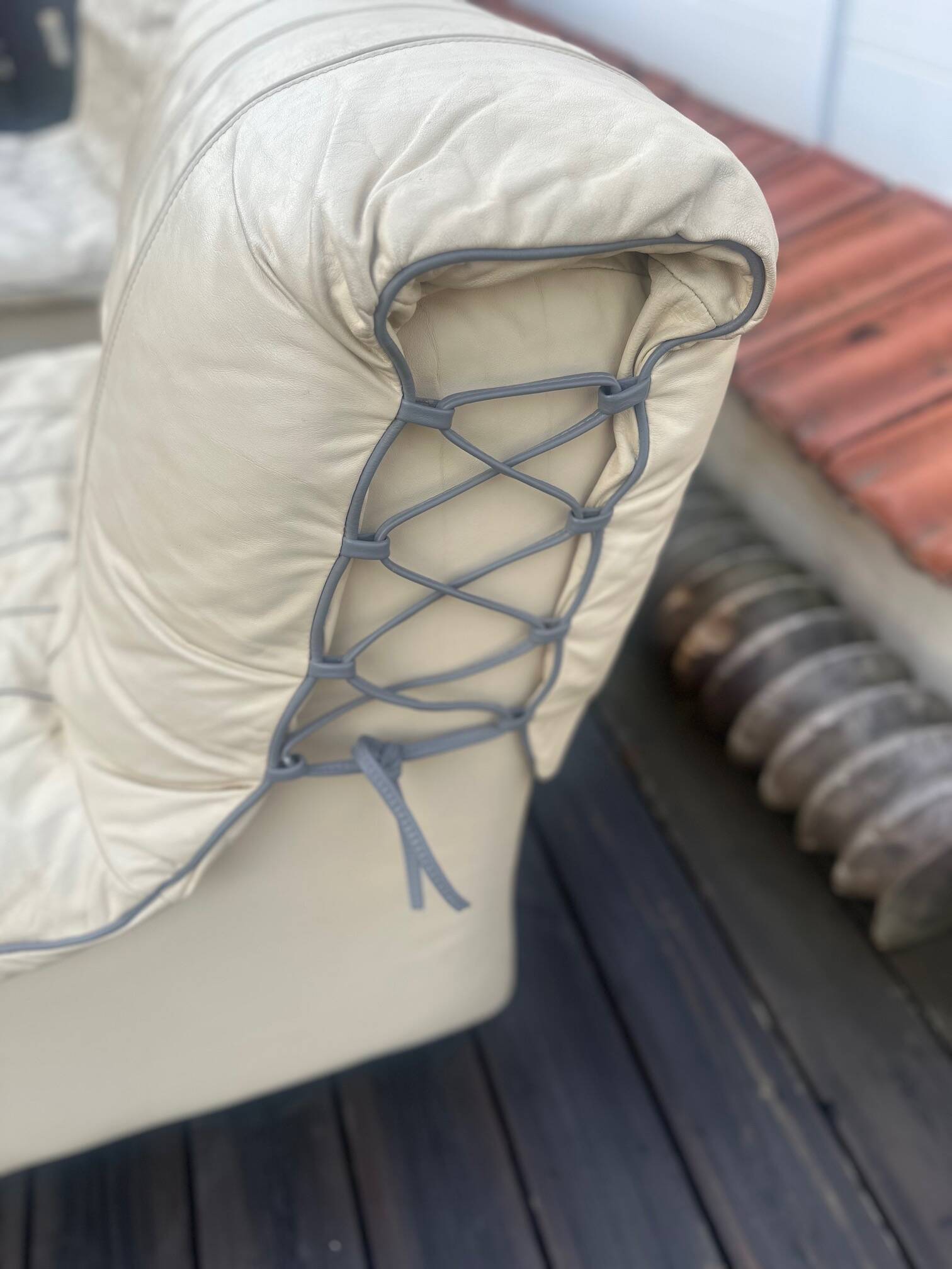 Sofa + 2 leather armchairs