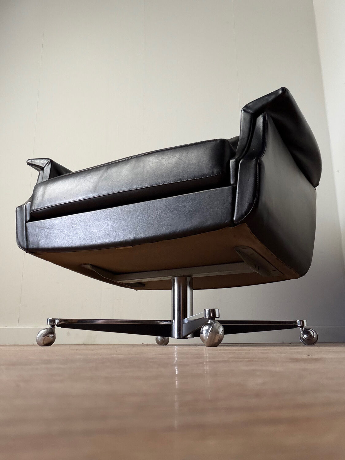 Vintage armchair published by Möbel Mann – elegant black