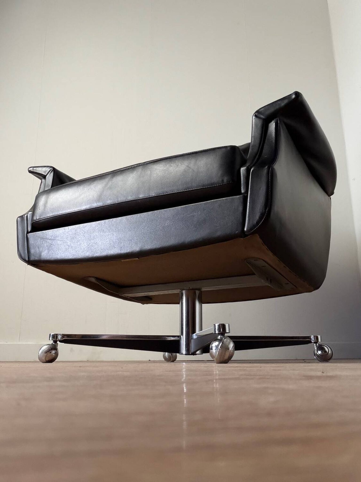 Vintage armchair published by Möbel Mann – elegant black
