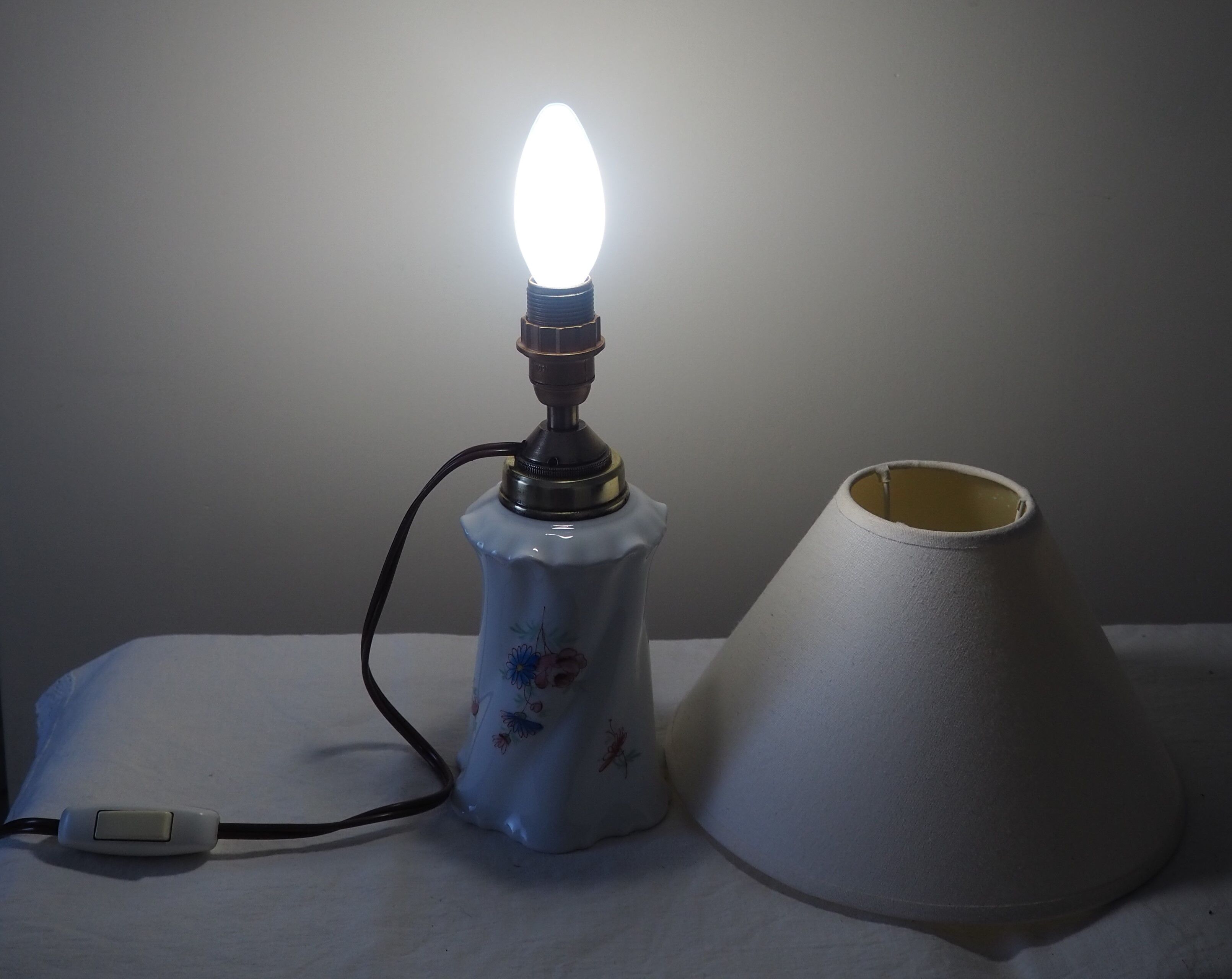 Table lamp in earthenware