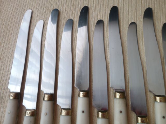 Set of 12 vintage table knives AP 57 Stainless steel and bakelite
