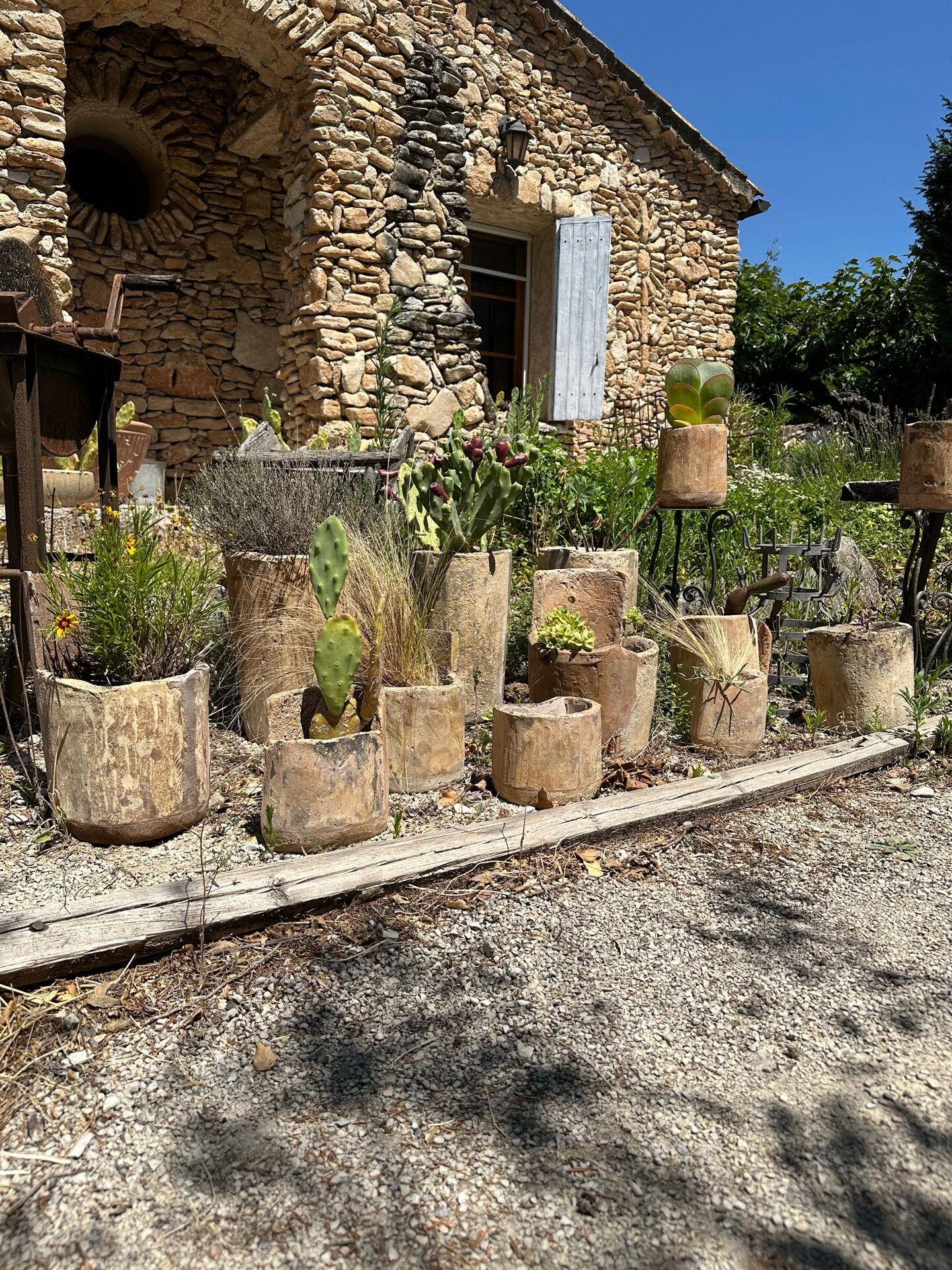 Pot mural en tuiles provençales