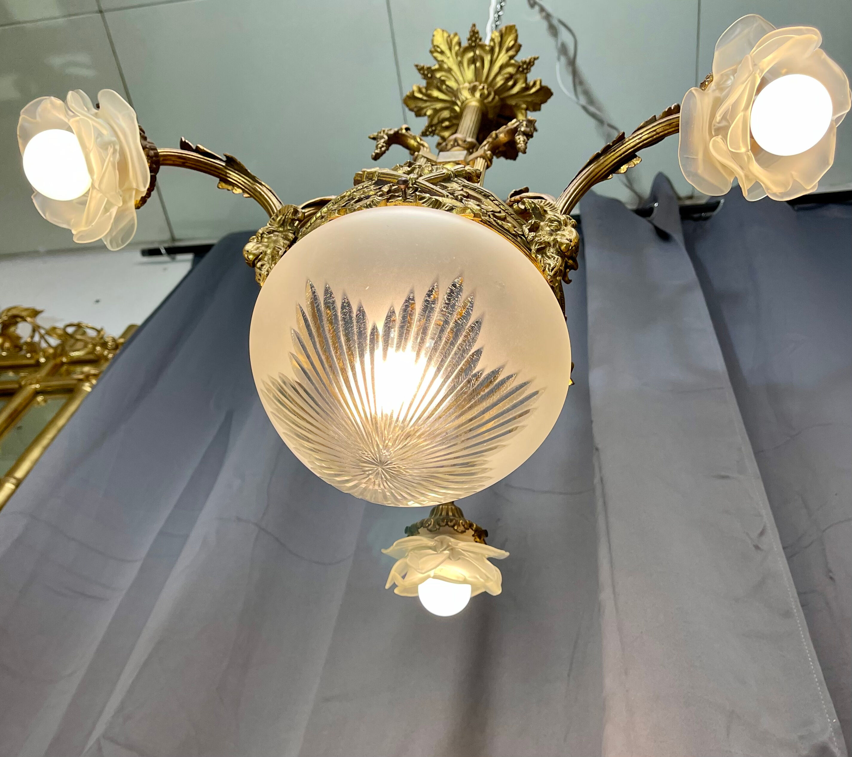 Bronze chandelier Napoleon III period very good condition