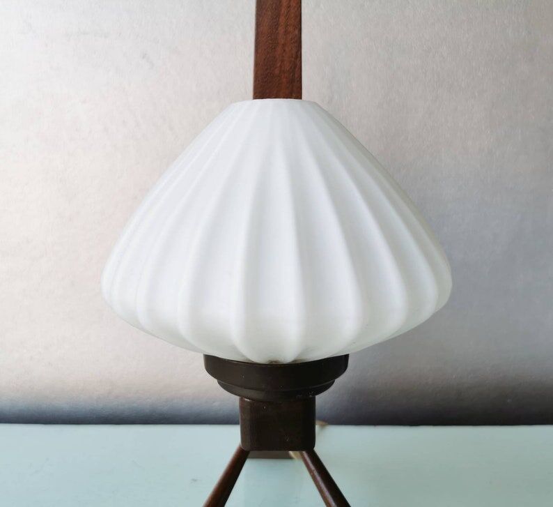 Vintage wooden tripod lamp with pleated glass lampshade, 1970