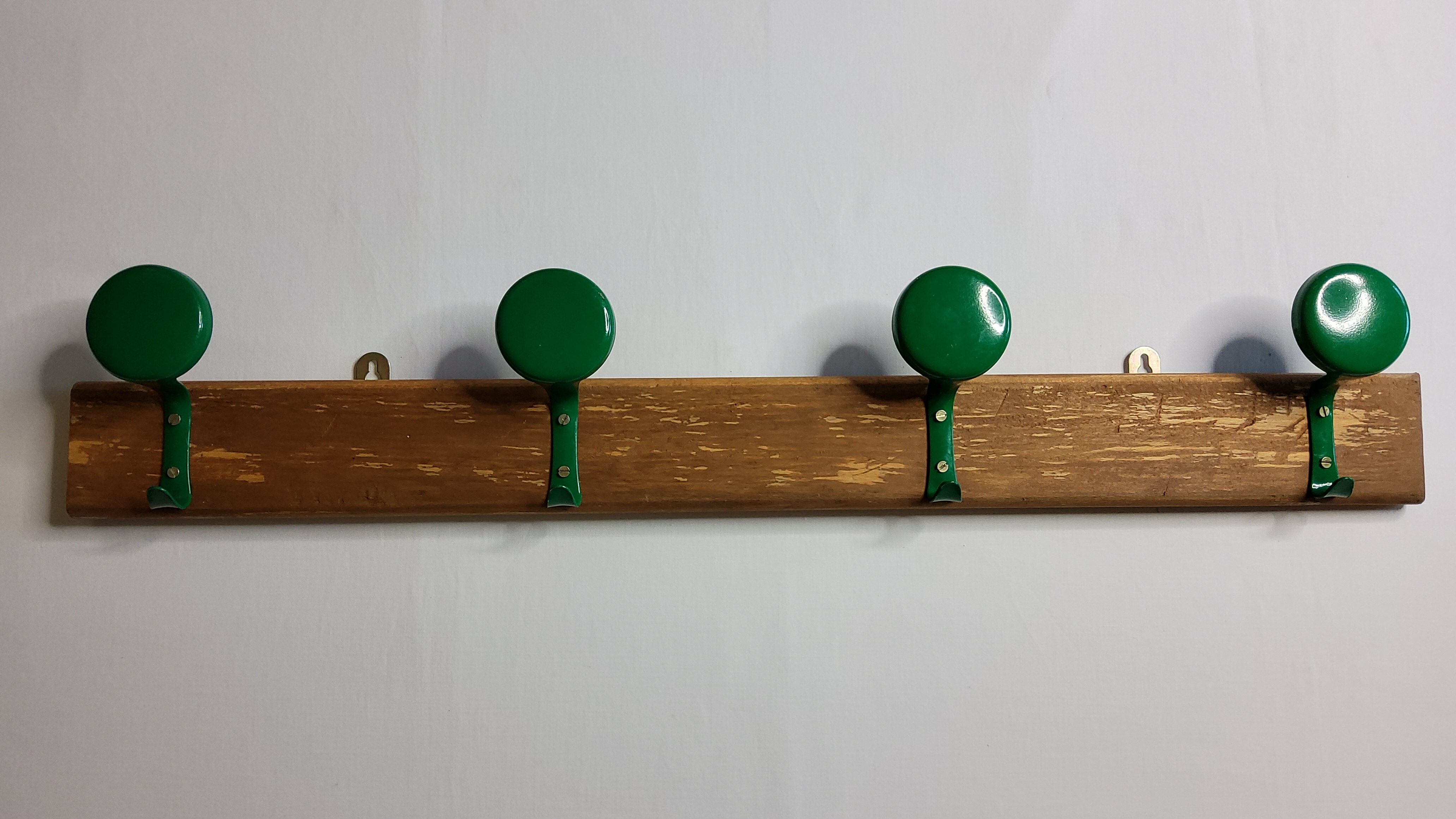 Portemanteau mural, 4 patères doubles en métal laqué vert, style industriel, 80 cm
