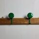 Portemanteau mural, 4 patères doubles en métal laqué vert, style industriel, 80 cm