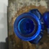 Bouteille bleue cobalt style flacon de parfum