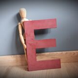 Letter sign E