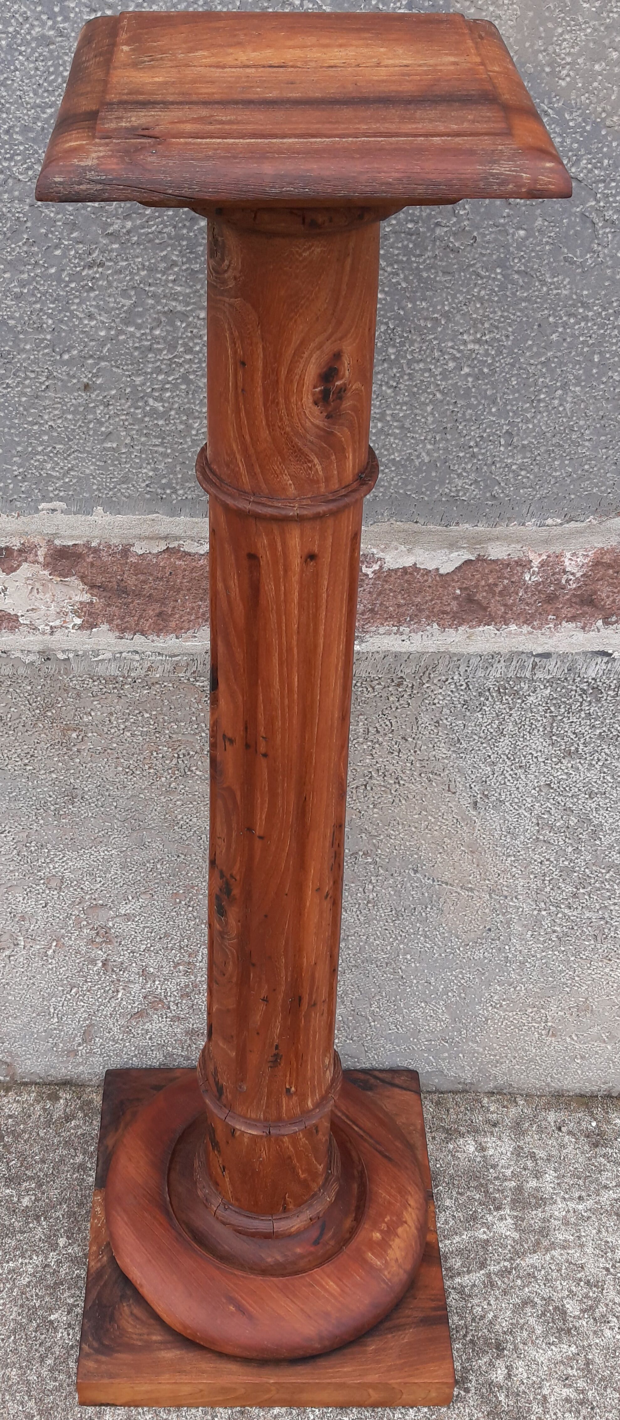 Colonne sellette en bois