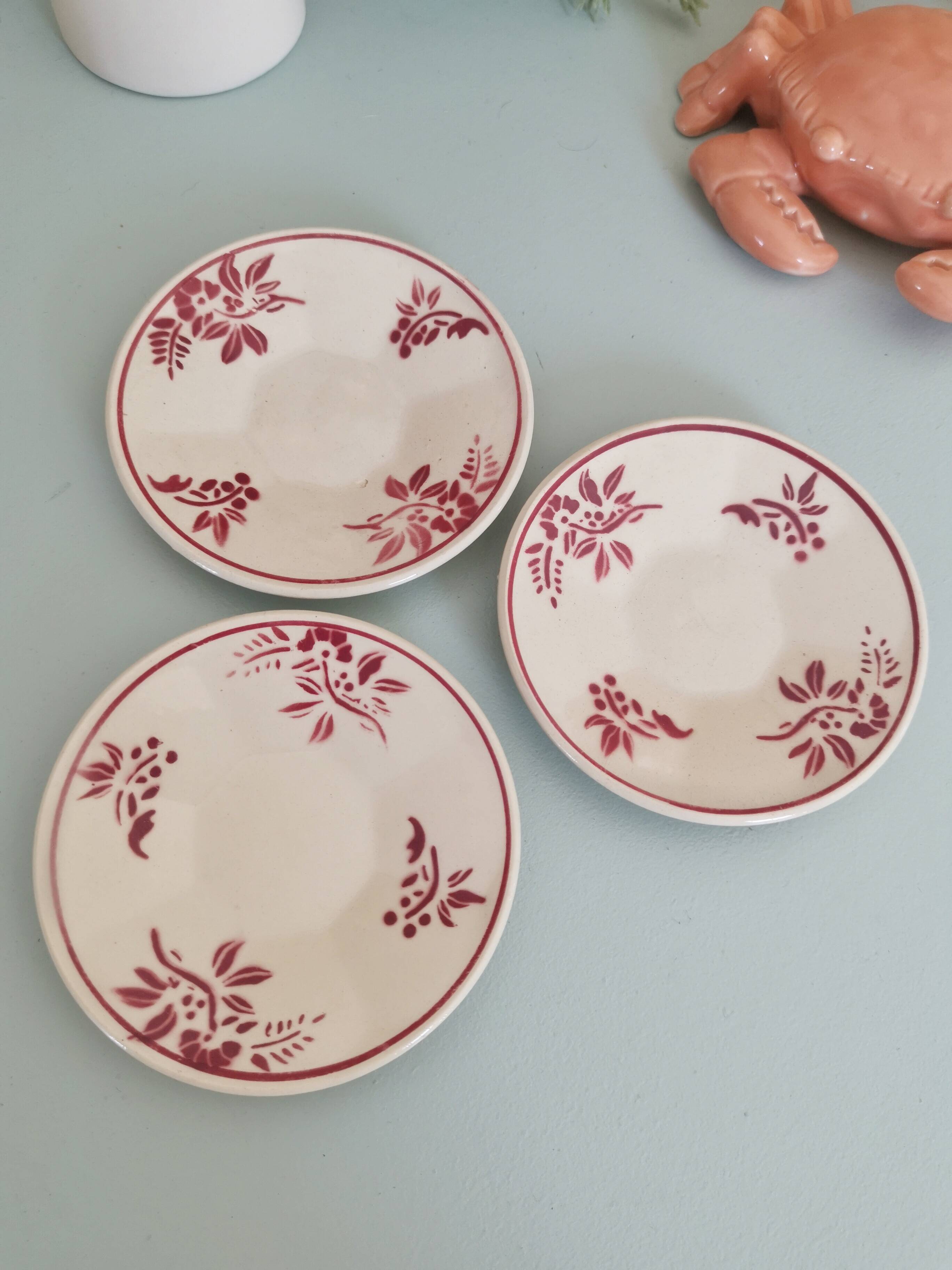 Mini vintage earthenware plates, dinette