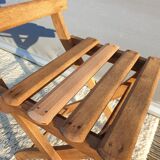 Foldable children's chair with beveled wooden slats