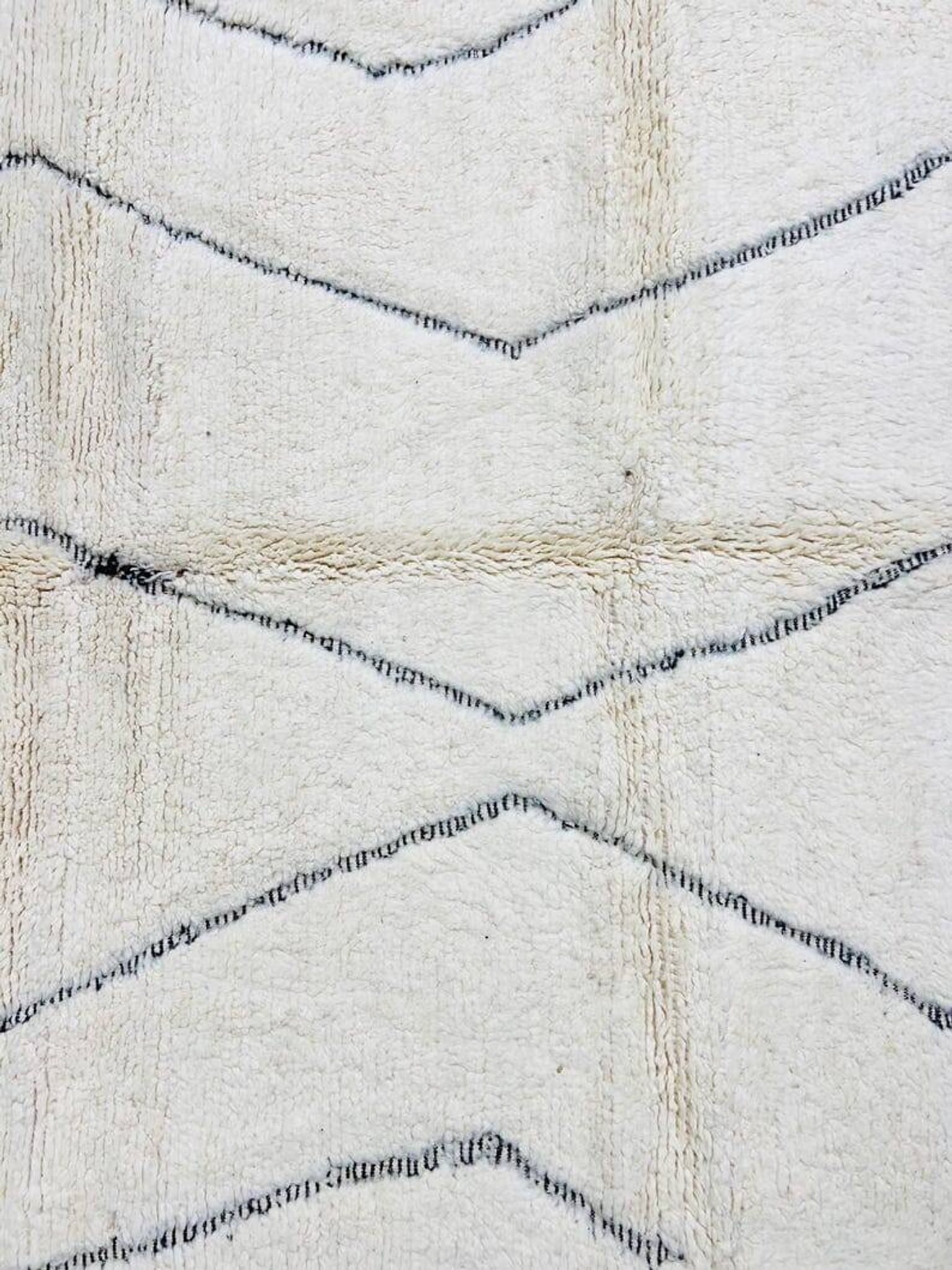 Large traditional handwoven Azilal Berber rug, size 3/4 m.