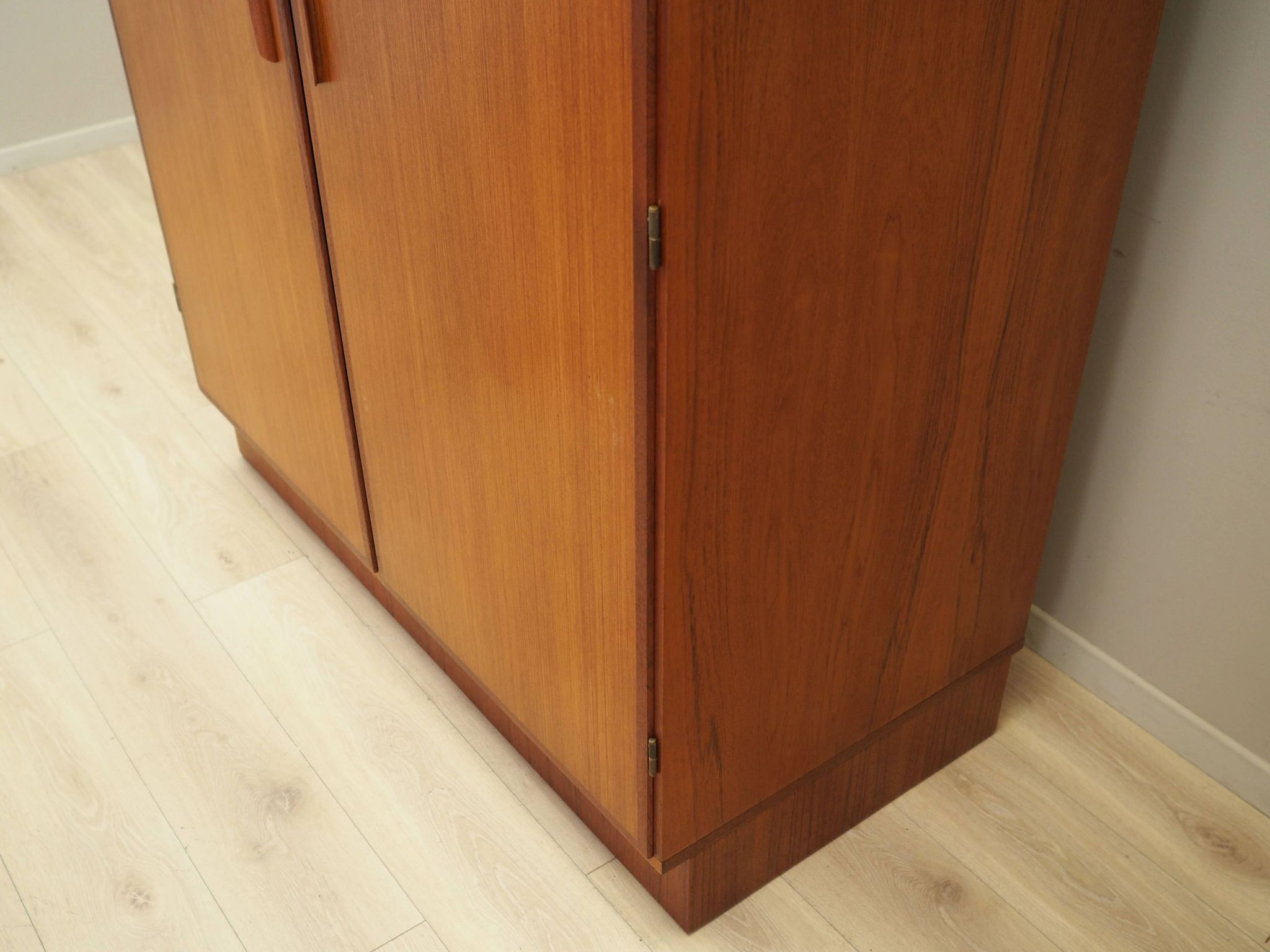 Armoire en teck, design danois, années 1970, fabricant : Omann Jun