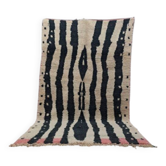 Beni Ouraine handwoven rug, traditional style, size 200 x 250 cm