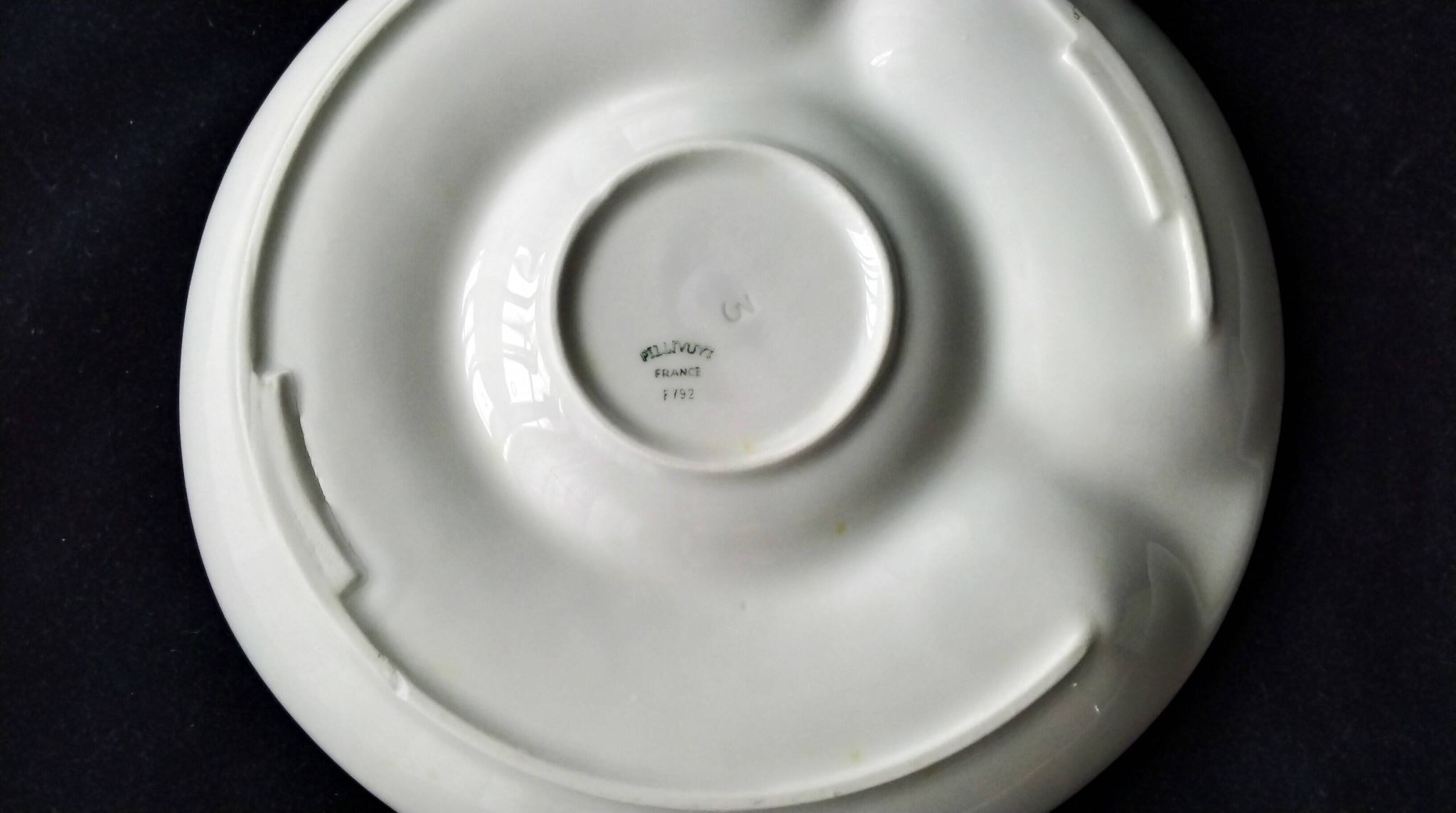 4 artichoke plates in white porcelain by Pillivuyt