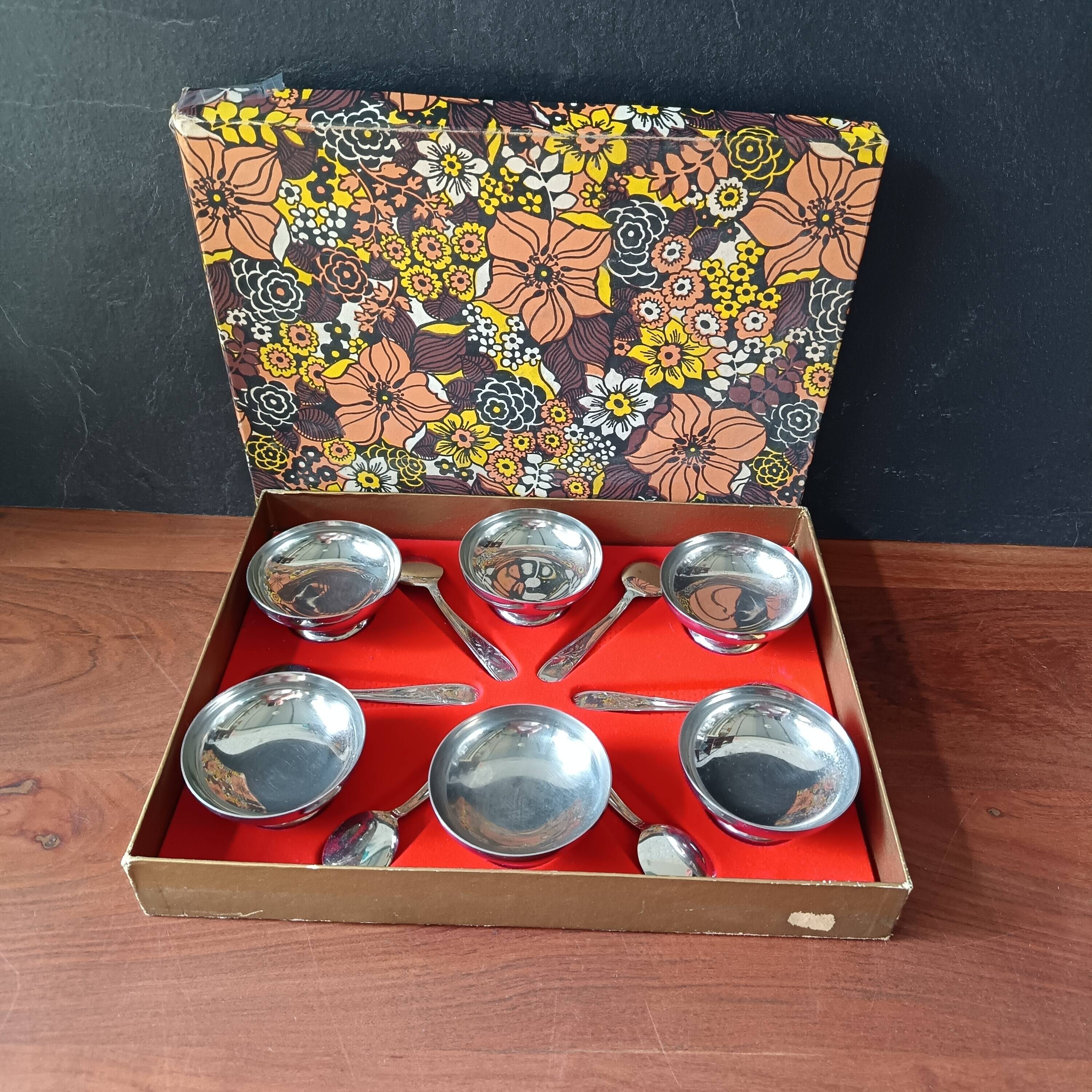 6 stainless steel ice cream cups and spoons, French, stainless steel bowl