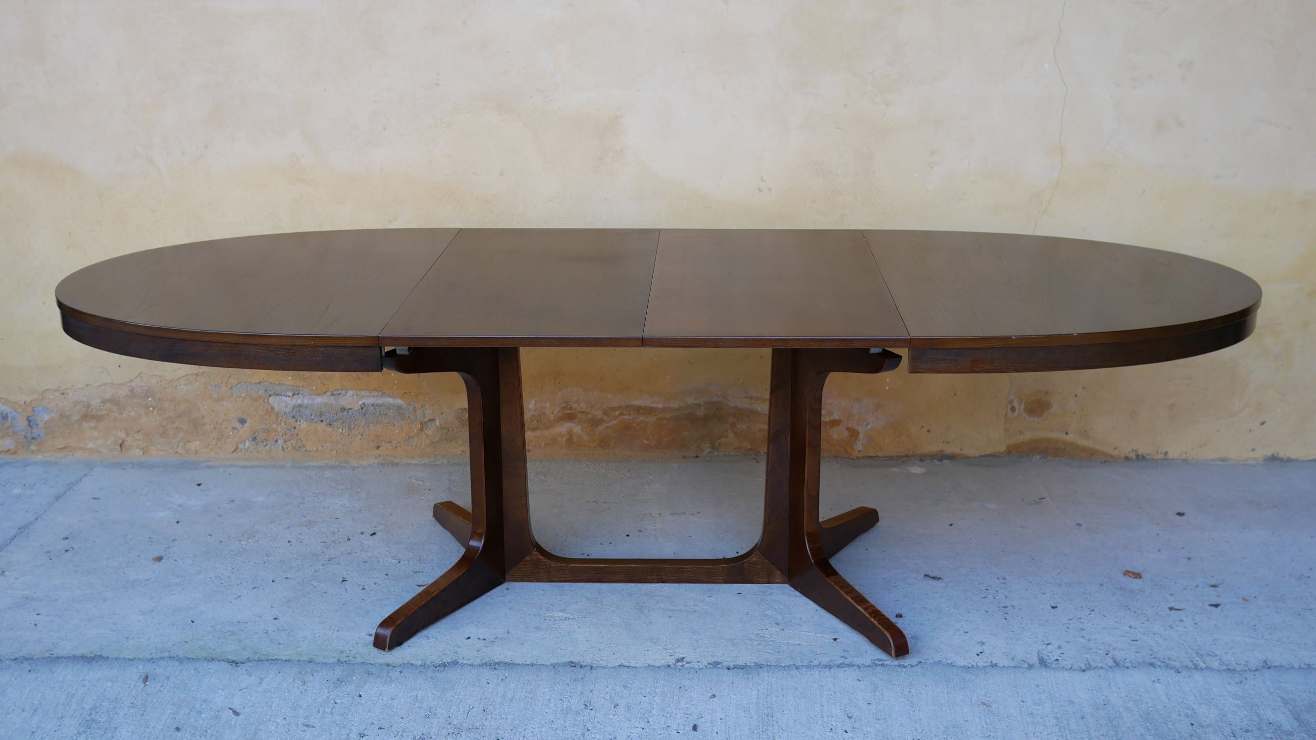 Oval dining table extendable by Baumann