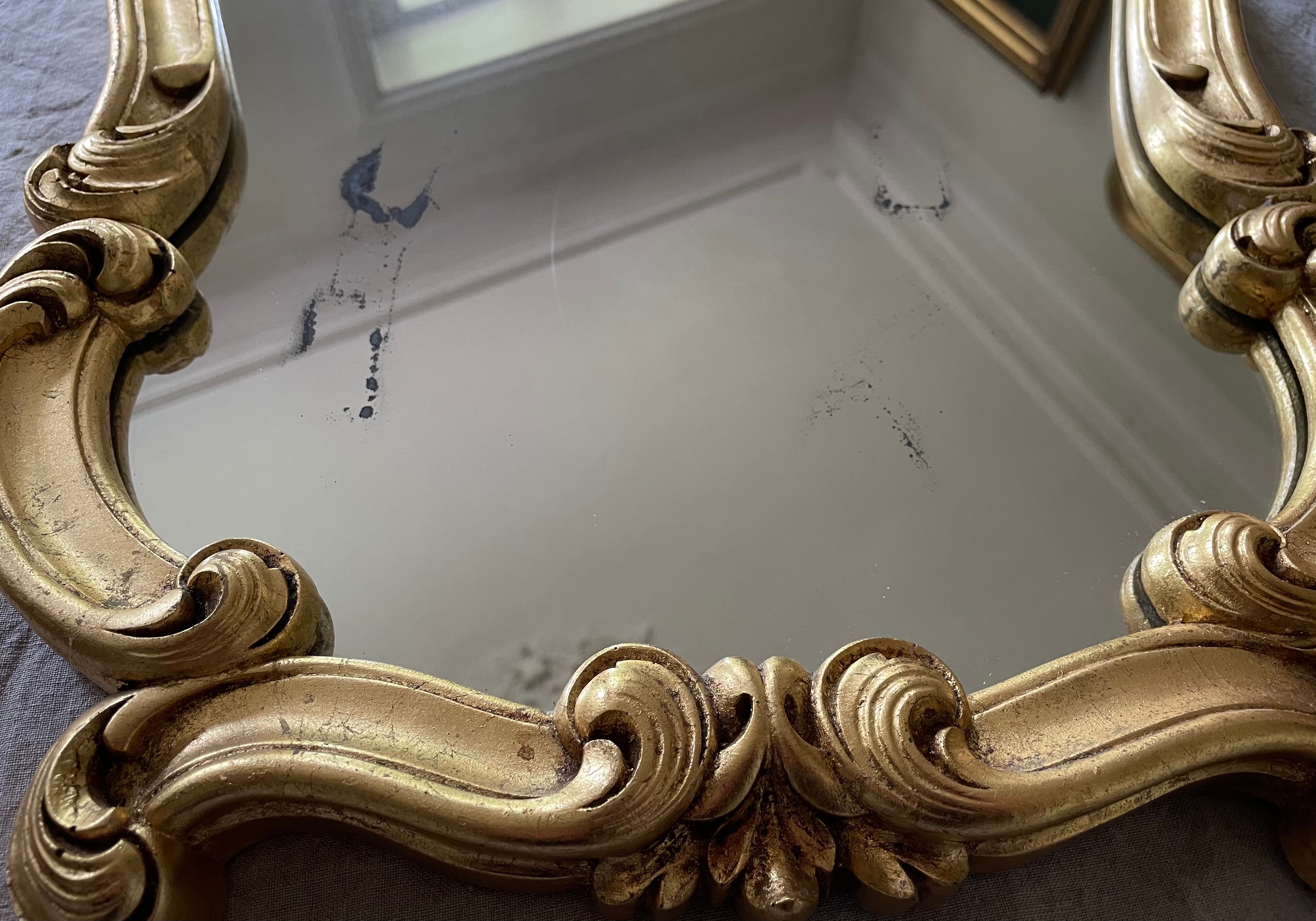 Golden resin rock mirror  42x68cm