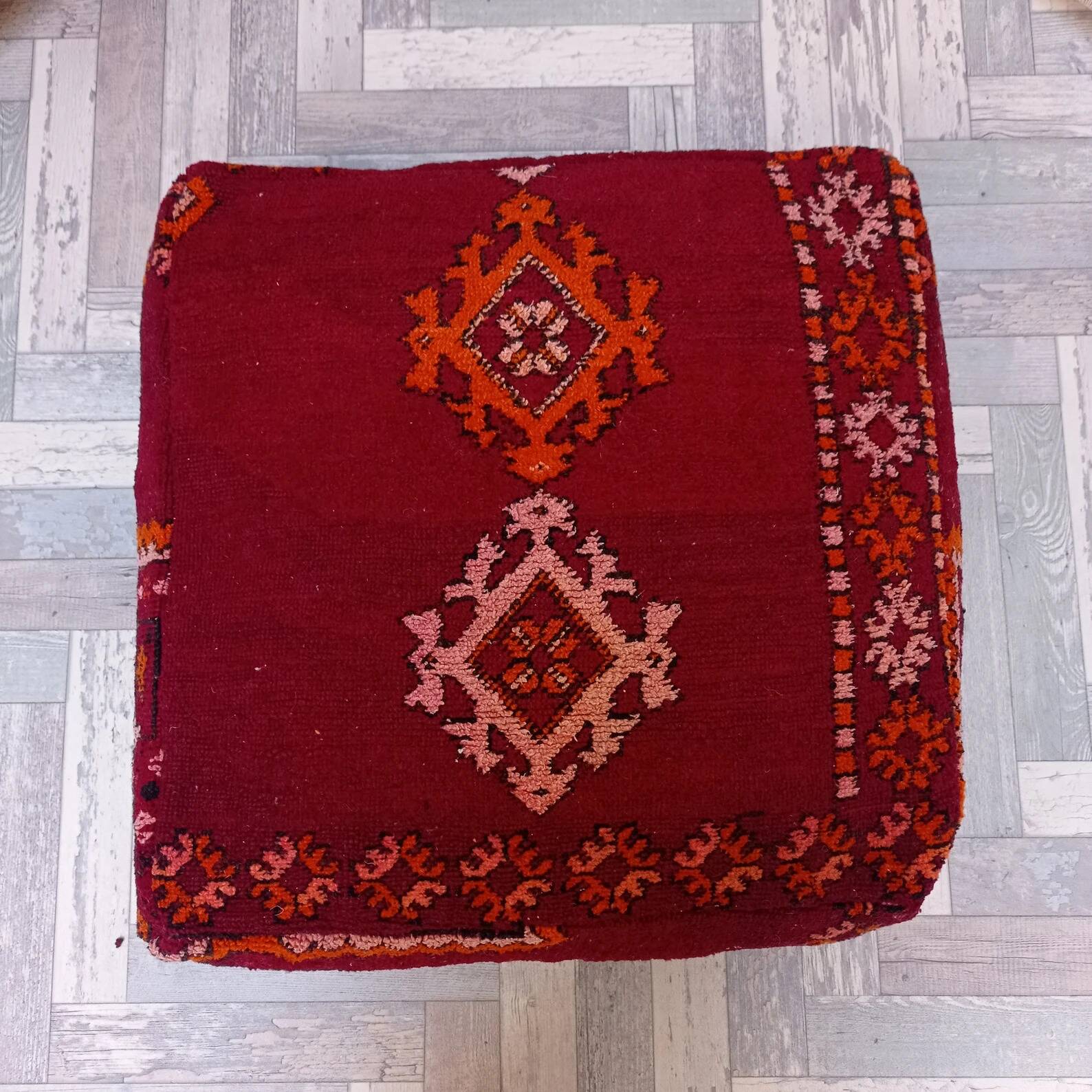 Handmade Berber pouf in wool 60 X 60 X 20 CM